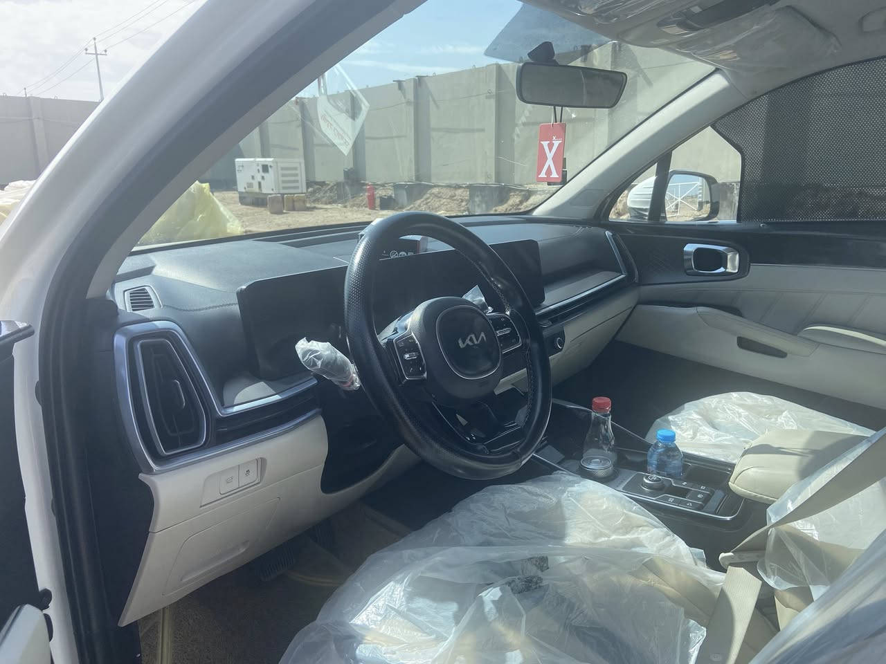 السلام عليكم شباب 
 للبيع  
كيا سورنتو 2024 استلام زيرو خليجي 
ماشية 110 الاف كم فقط
رقم اربيل الجديد سنوية جديدة تريد تحويل تريد وكالة 
مكينة ستة سلندر 
كفاله عامة من كلشي عدا كارت احمر كد اربع اصابع وطخه
سيارة كلها ع وضع الشركه
المواصفات :- 
ويل 19
بصمة تشغيل وابواب وجنطة
كامرة خلفية
كشنات جلد
كشنات كهرباء 
كشنات الخلفيه قلاب كهرباء 
شاشة متصله
شفتات ستيرن 
تشغيل عن بعد 
حساسات 360 
ثلاث انظمة قياده 
شحن لاسلكي
منافذ تايبسي
بصمة عدد اثنين
بلوجكتر لد
مري شفط 
ترحيب 
لد مخفي متغير الاوان 
دمام بوس
سبعة راكب 
سبير ما نازل
الخ من المواصفات المعروفة …..
الاضافات :- 
سيارة استلام على ادينه زيرو 
السعر 285$  وبيها مجال بسيط للشراي 
مكان السيارة البصره
للاستفسار ***********
