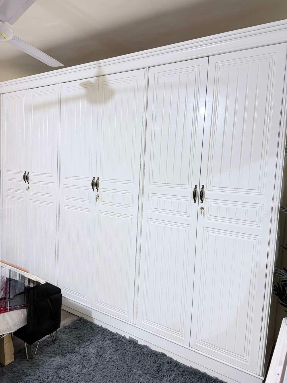 غرفه نوم تصميم تركي نجاره عراقي 
١٠ قطع مده الاستخدام اقل سنه
سعر الشراء مليونين و ٧٥٠ 
سعر البيع مليون و٦٠٠ وبيها مجال 
الغرفه بعدها جديده اي ضرر مابيها النظافه ٩٥٪؜ 
سبب البيع الغرفه فخمه ،مساحه غرفتي ٣*٤ ماعند مكان الها 

مواصفاتها :
الوجه ام دي إف ١٠ ملم والداخل معاكس صاح عراقي ٤ ملم الأرضية بلوك بورد