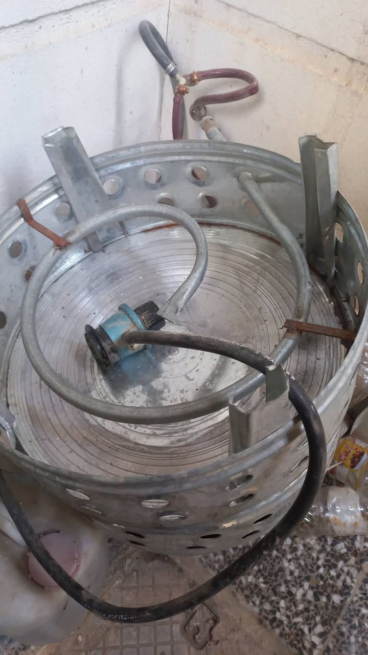 عندي تنور ابو كرصه وحده معمل الشهد  بدون منظم وعندي راسيه صغيره ثنينهم شغالات بس متروكات اريدهن ثنينهم ٢٠ الف مكاني سبع ابكار *********** نظيفات وعينه زركه والله
