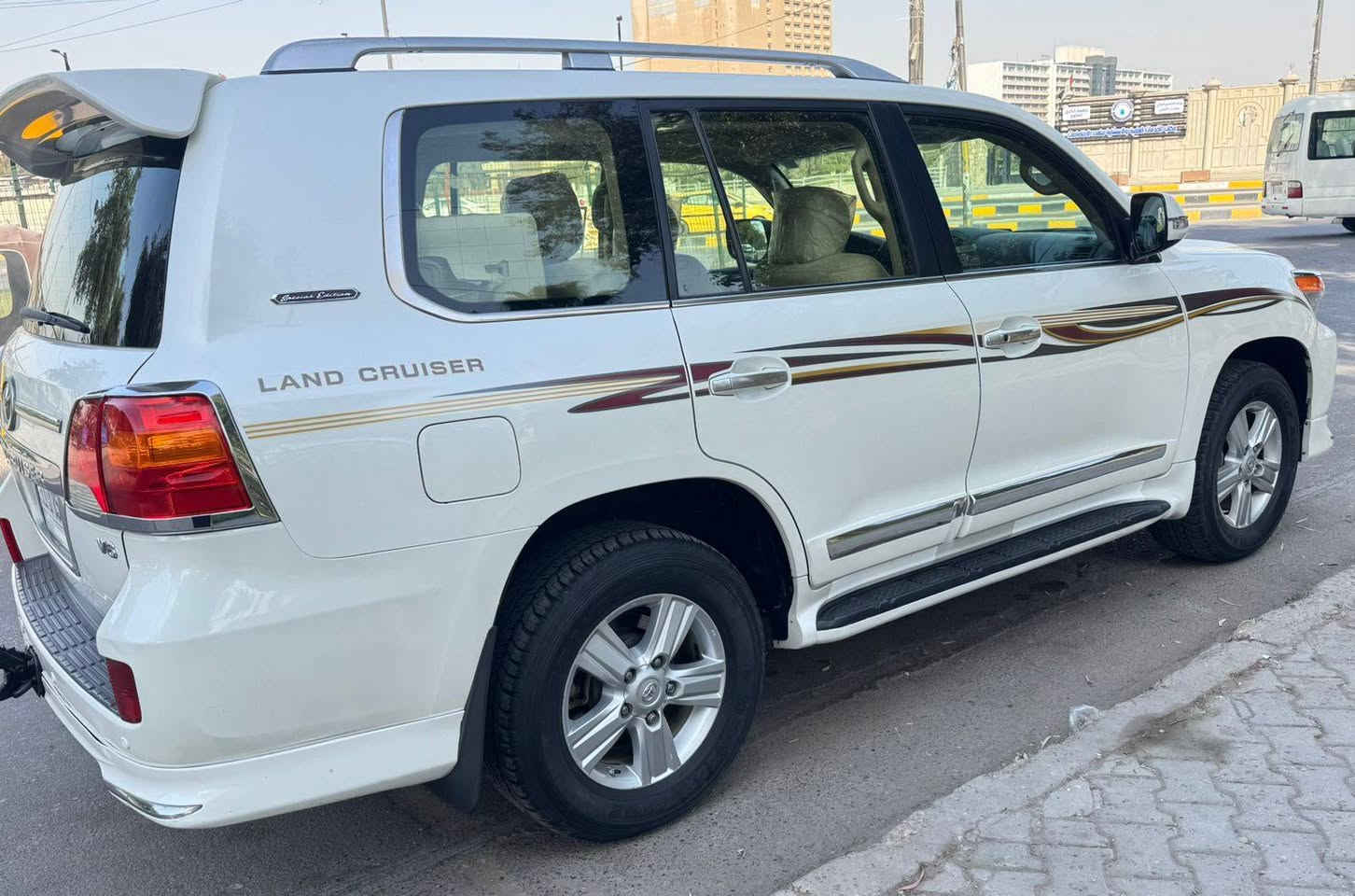 للبيع لاندكروز موديل 13
رقم بغداد دولي الجديد 
ماشيه  180  الف  اصل
مكفوله كفاله عامه جديده 
السياره بريميه اصل
السعر 335 ورقه وبيها مجال 
الأتصال على الرقم مكلف بنشر
***********
