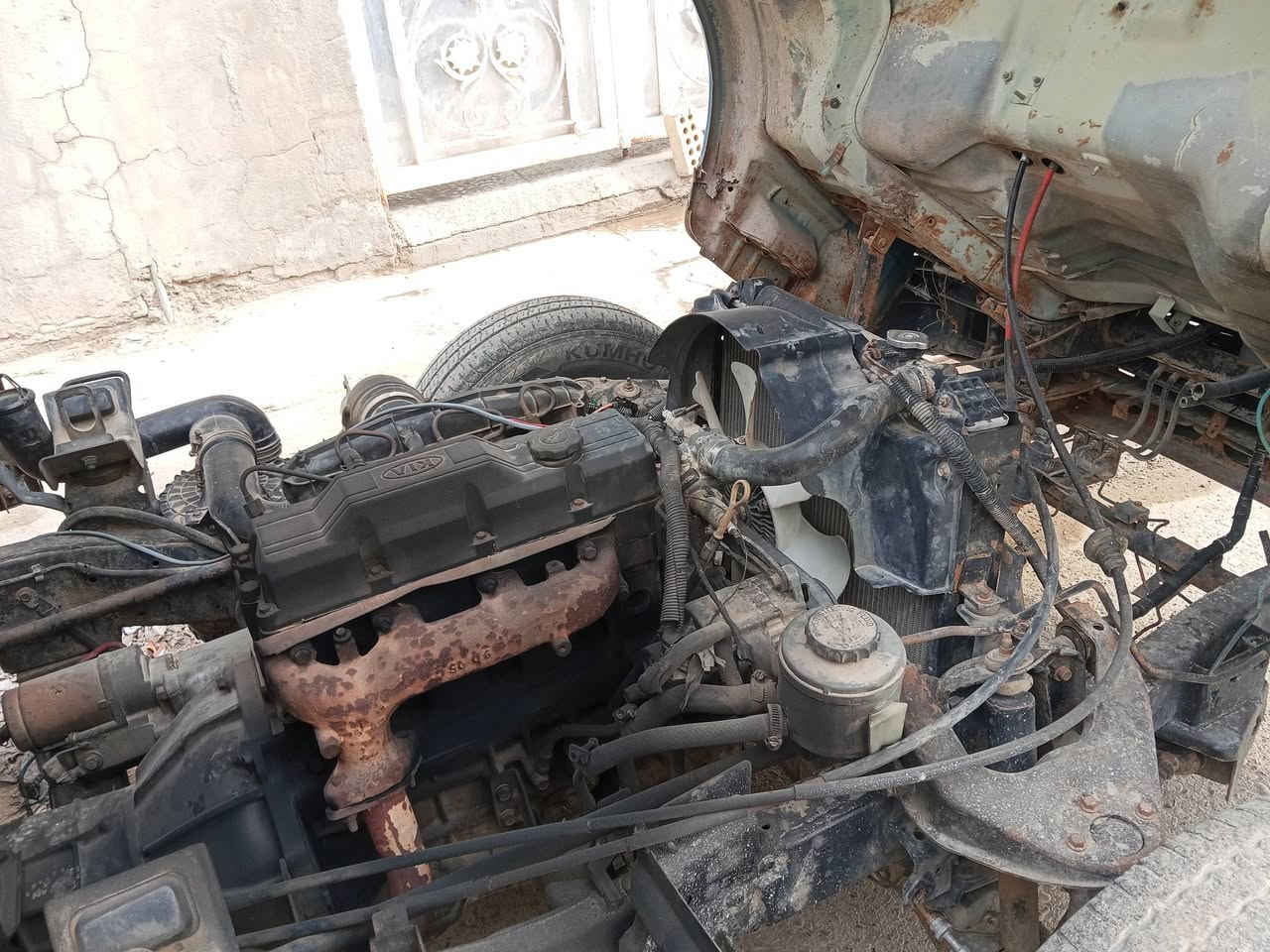 سلام عليكم فوتيره للبيع موديل 99 رقم واسط كير مكينه مكفولات شاصي معمر رقم شاصي واضح كشرهه شوف العين مكان السيارة بغداد الزعفرانية اتصل ودلل ***********
