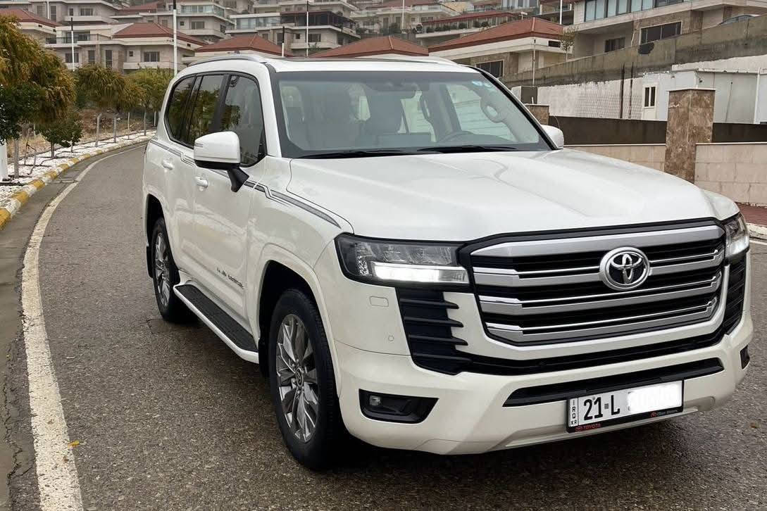 السلام عليكم 
للبيع او مراوس 
تويوتا لاندكروزر GXR SAS 
موديل 2023 
فول مواصفات 3 شاشات تطبيق 
السيارة جديدة جدا بحالة الوكالة 
بيهة مكانين تعديل BDR جدا بسيطات والباقي مكفولة وجديدة 
ماشية 29 الف كيلو حقيقي 
ومن الزيرو لليوم كل كل تبديلات الدهن بالشركة 
رقم سليمانية مميز وبأسمي تحويل مباشر 
السعر 665 قفل بدون اي عملة
مكان السيارة بغداد 
للاستفسار 
***********
*********** بغداد, العراق
