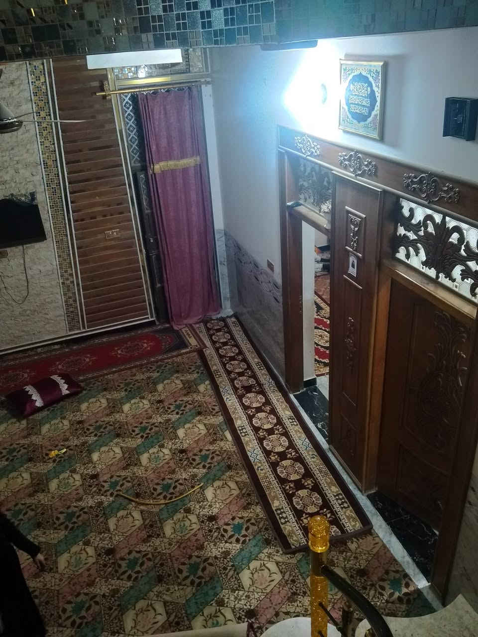 بيت طابقين للبيع مساحته متين متر أرضيته مرمر على شارع رئيسي شارع ‏‪***********‬‏ النهضة الثالثة قرب جامع شاكر  هندس سعره على خاص أو اتصال رقم ***********
