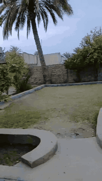 الدار للبيع المساحه 900متر غرف نوم تلاثه وستقبال وصاله ومطبخ مجمع صحي وطارمه كبيره وحديقه كراج سياره الموقع القاسم الجربوعيه قرب سيد اسماعيل السعر مناسب جدا ب 45 
أي استفسار إتصال على الرقم التالي واتساب ***********
أو مراجعة مكتب ابو زهراء التميمي شارع المواكب مقابل حسينية الخزرج
