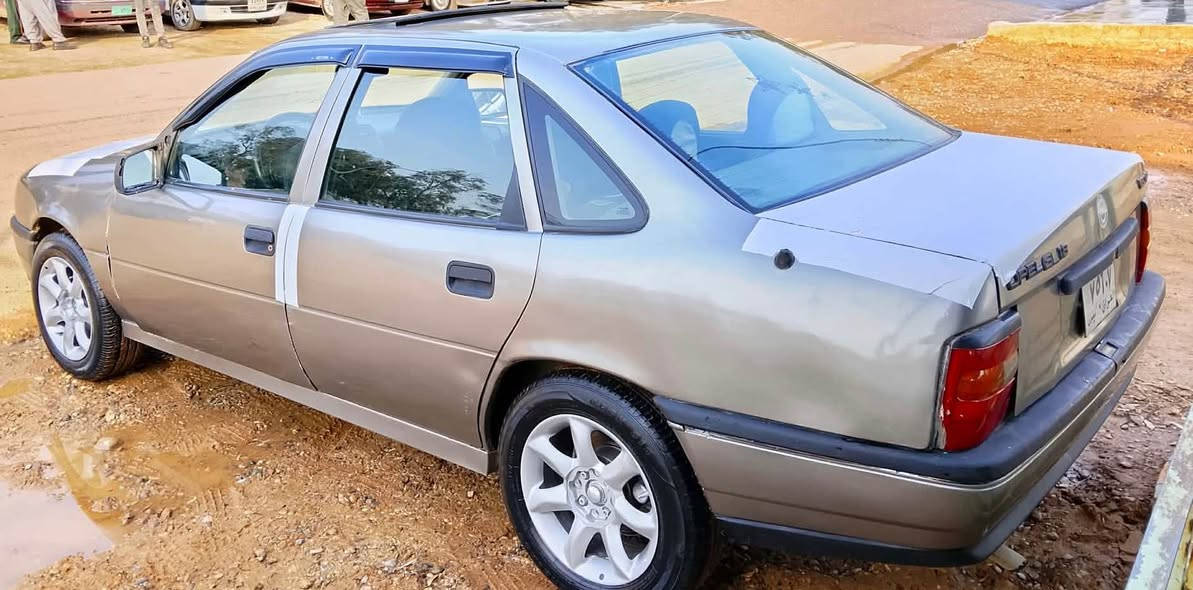 ئؤپل فيكتراي ١٩٩١ 
ئارم بلاستيك سليماني 
مةكينة ١٦ ي قايش پان 
دةعامي بؤ دةعامي بة شةرت 
جركة و ١٠٠ دؤلاري فري بدة 
دةعم ليدراوي خايس موس براوة بة شةرت 
سبوغي تازةية 
جوار تاية ويلي تازةية 
گةرمي و فلجة و كارةباي 
لايت و بةگلايتي نوي بو بةستراوة 
كامل سةيارةكة تةئمير كراوةتةوة 
هيج كوشن و دةرگايةكي نةشكاوة 
سةيارةكة نمونة جوانة 
شوين كؤية 
***********
***********
نرخي ٢٤ گةلا و مةجالي كةم كويسينجاك, أربيل
