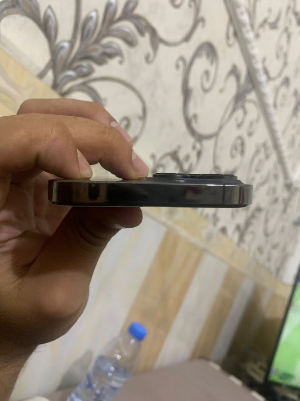 آيفون 13برو ماكس نظافه  مكفول من زلغ بطاريته 77  شاشه مبدله وكاله الاصليه سعره 650 وبي مجال مكاني ذي قار شطره ***********
