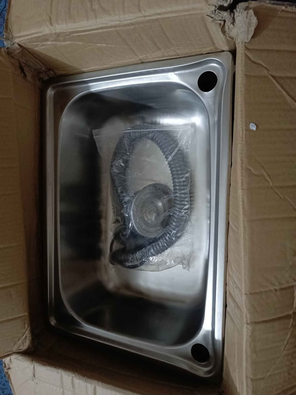 المواصفات:
✅ القياس: الطول 35 سم × العرض 40 سم.

✅ الملحقات: يأتي مع كامل ملحقات التصريف الموضحة بالصور.
✅ التصميم: عميق وعملي جداً للمطابخ الحديثة.
​السعر والعرض:
💰 السعر: 35 ألف دينار فقط.
🚚 يوجد خدمة توصيل لكافة المحافظات. ٥ الاف
​للحجز والاستفسار: مراسلتنا خاص بغداد, العراق


**إذا كنت صاحب هذا الإعلان وتريد حذفه لأي سبب، رجاءا أرسل رسالة إلى الدعم الفني**