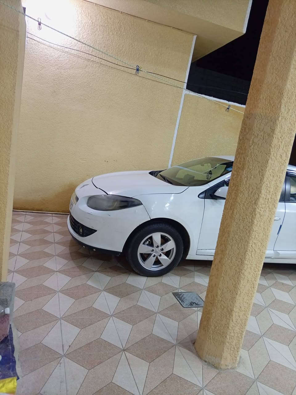 رينو فلونس موديل 13
مكينه قبغ اصفر مبدلها جديد قبل اقل الاسبوع بعدها بالضمان كير AT المرغوب 
تبريدها شغال 
سياره جاهزه من كلشي 
العنوان بغداد حي القاهره 
السعر ٥٧ وبيها مجال 
السيارة باسمي 
‏‪***********‬‏
