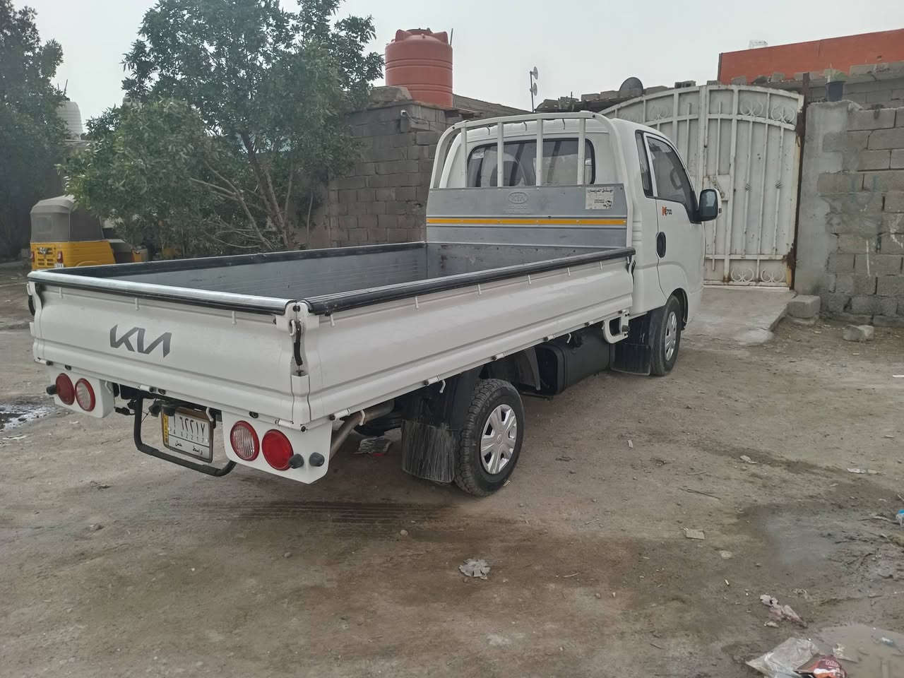 السلام عليكم كيا موديل 22 رقم كود راعيها بالكوت مكانها بصره بها ضربه في صفحه العمري مبدل باب ولغت والباقي كفاله السعر 132 وبيها مجال... ***********
