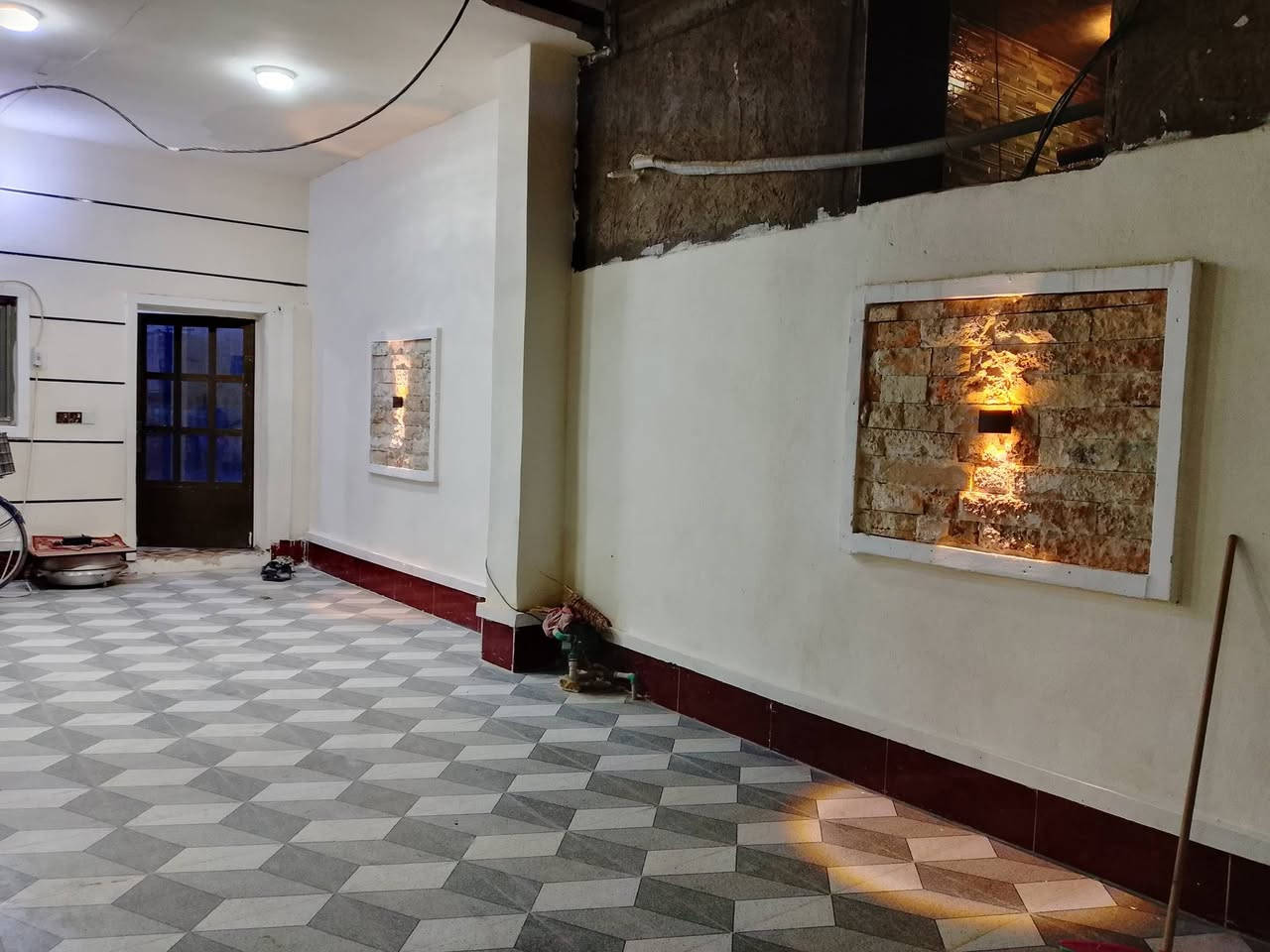 عنوان بيت تجاوز  بيه معامله طابووووو بناء نضيف بحي عمال قرب صالون هديل مساحه 250 متر وسعر 85 مليون وبيه مجال 83 متكون من غرفتين وديوانيه وصاله ومطبخ وبيتونه وصيحات داخل وخارج وطرمه البيت كله سيراميك حتى طرمه واجهه كاملة بيت عماد حمد حنون ورقم ***********
