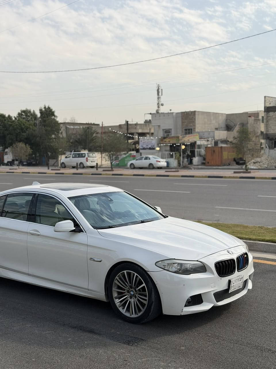 بي ام دبليو للبيع 2013
Bmw 535i m 6v turbo
سعرها 175 ورقة

السيارة جاهزة و جديدة بمعنى الكلمة ، يعني صدر و تايرات و مكينة و كير ، ضوة ممشتغل بالدشبول تجي اشغل و تطلع تجنيها .

1- محرك 6 سلندر تيربو قوي
2- نظام iDrive أصلي مع شاشة كبيرة
3- نظام ملاحة GPS
4- أوضاع قيادة متعددة (Eco / Comfort / Sport)
5- حساسات أمامية وخلفية + كاميرا خلفية
6- تكييف أوتوماتيك ثنائي المناطق
7- مقاعد كهرباء مع ذاكرة
8- بلوتوث + USB
9- مثبت سرعة
10- دخول وتشغيل بدون مفتاح 
11- فتحة سقف
12- زينون 
13 - جنطة كهرباء 
14-تدفئة مقاعد
وبعد بيها اهواي مواصفات ماذاكرهة 

ماشية 179 كيلو

حادثهة بابين و جاملغ الايسر
بدون شواصي او لغود 
مكينة كير مكفولات

السونار مرفق

مكاني بغداد الكرخ
سعرها 175
للاتصال ***********
