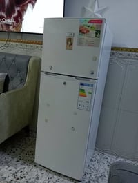 ثلاجة ٩قدم • نظيفة جدا • استخدام قليل