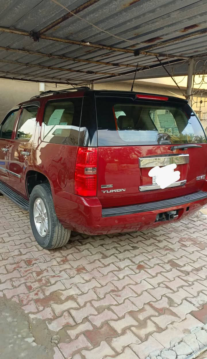 ج ام سي يوكن  موديل 2011  وارد خليجي محرك 5.3 اللون احمر سياره بدون حادث بدون تبديل بدون صبغ ماعدا بارد قليل عند فتحه البانزين وكما موضح بالصورة
المواصفات: كشن السايق كهرباء 
دوسات البانزين والبريك كهرباء 
مانع انزلاق ، نظام Dod تحويل من 8الى 4سلندر 
مرايات شفط +اشاير بالمرايا + تحكم بالمرايا كهربائي 
حساسات خلفيه   ، تشغيل عن بعد 
كير ومحرك واكسل بحاله جيده جدا 
تبريد بحاله ممتازه 
الصدر الامامي والخلفي جديد 
تايرات جديده 
منضومه زنون كامله 
السعر  230ورقه  
للاستفسار على الرقم متواجد من 9 صباحا الى 9ليلا 
***********
