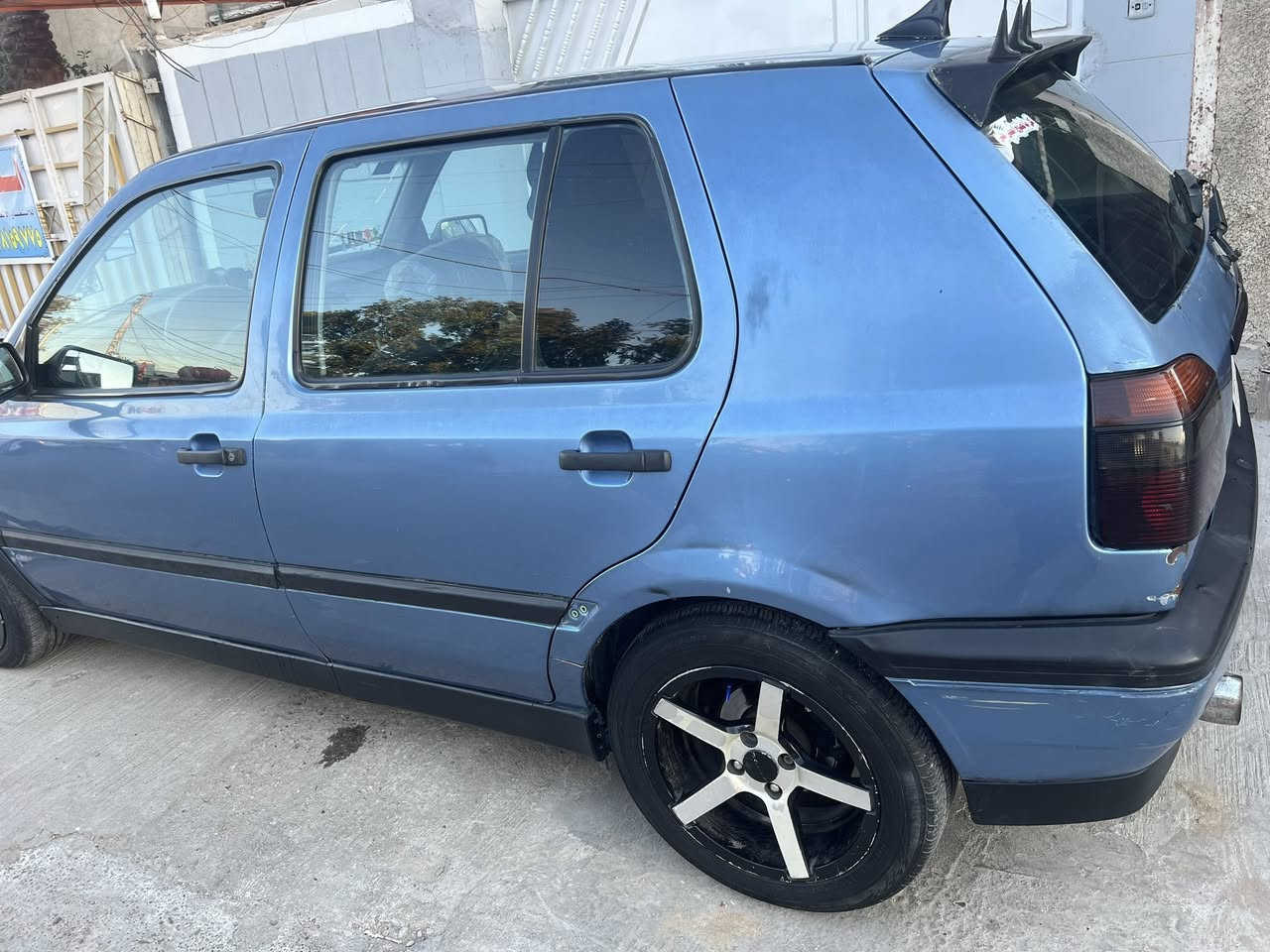 سلام عليكم شباب
كولف  موديل ٩٢كلش نظيفه  

  سنويه مشروع 

محرك 2000  

كير اوتو
تبريد ثلج مراوح عاصفه انسه حماوه 
صدر أمامي خلفي خير من الله عوزه بس بوش 

ويل كب تخم تاير  

غرفه جديده كشنات رياضيه و ٤ بطاين بوب  جام يصعد وينزل بل سويج 

 كهربائيات كله شغاله كامله بلاديه بدون جطلات     

ادامه كامله  لمنظومه البانزين  من فيت بام من فلاتر  من صوندات  من نوزلات 

مصبوغه عام  للجماليه 

السياره كلشي جديد  بيها

رايدها ب ٤٢وبيها  مجال

مكاني بغداد حي العامل ***********
