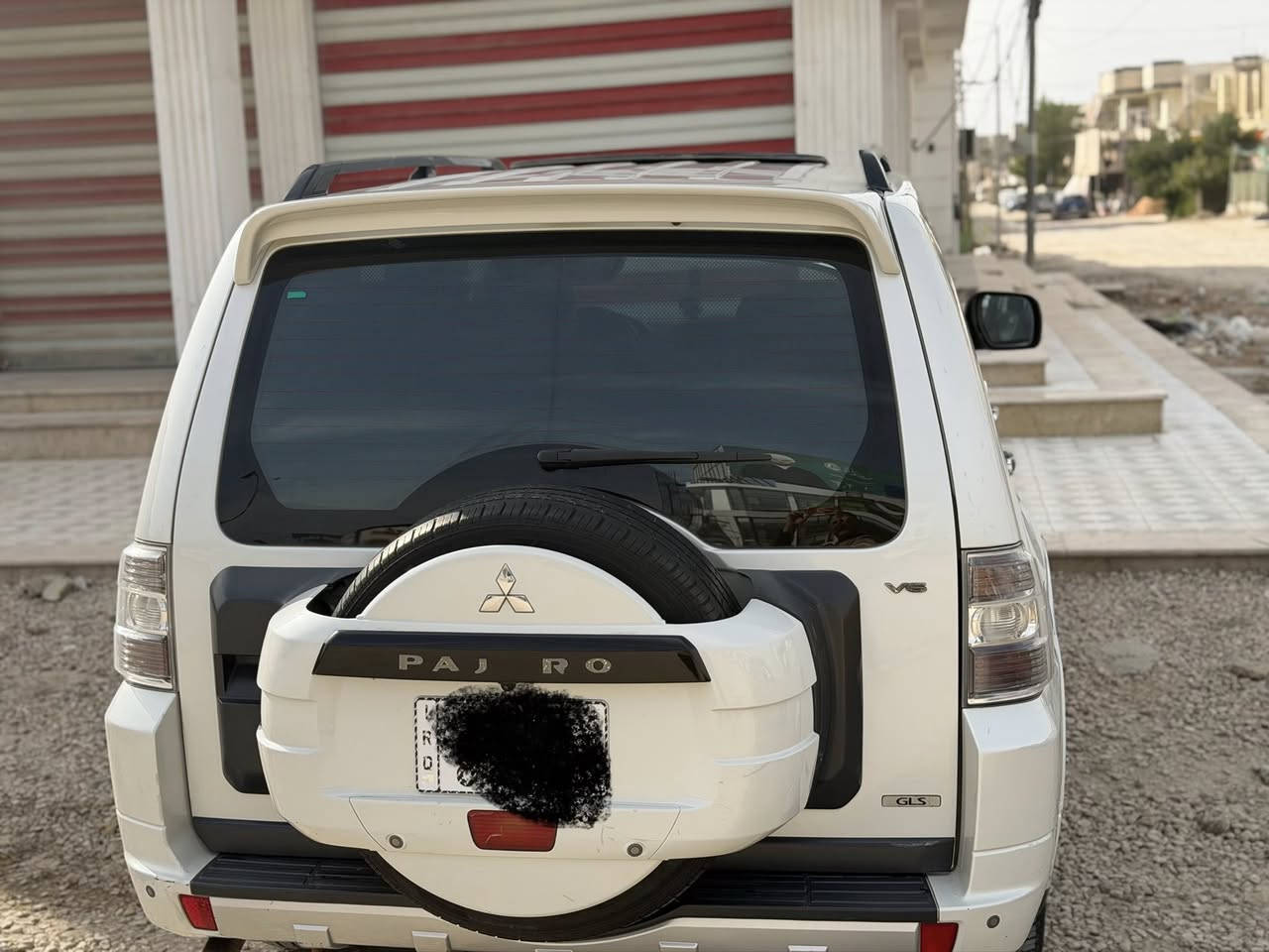 سلام عليكم باجيرو موديل 2014 خليجي محرك 3ونص 
فول مواصفات رقم بغداد نكليزي سياره باسمي مكينه كير كفاله 
بيه صبغ 3 مكانات 
السعر 137 وبيه مجال  فتحه كنش كهرباء 
***********
