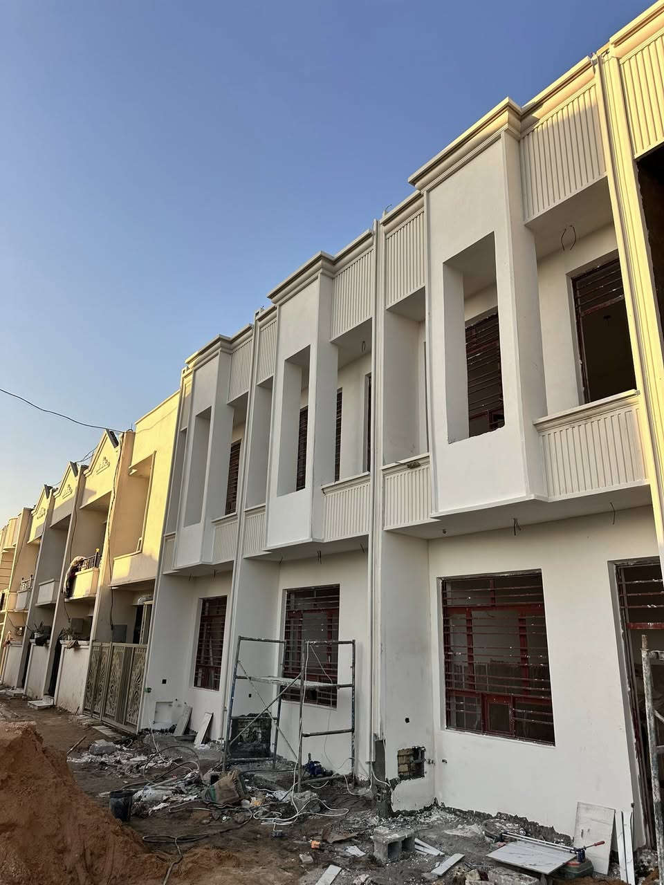 سلام عليكم بيوت جاهزة 50 متر منطقة الدوانم شرطه الخامسه كامل خدمات***********
