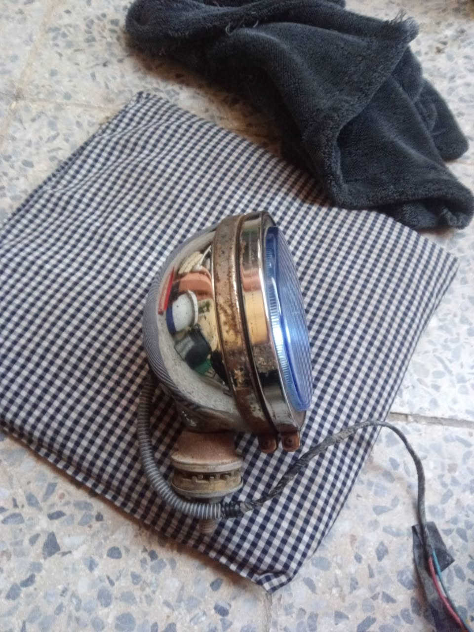 بلوجكت عدد(2) شوفر  أو GMC  قديم جداً 
السعر 50الف
يوجد فيديو توضيح قوة الضوء 
العنوان بغداد 
هاتف ***********
