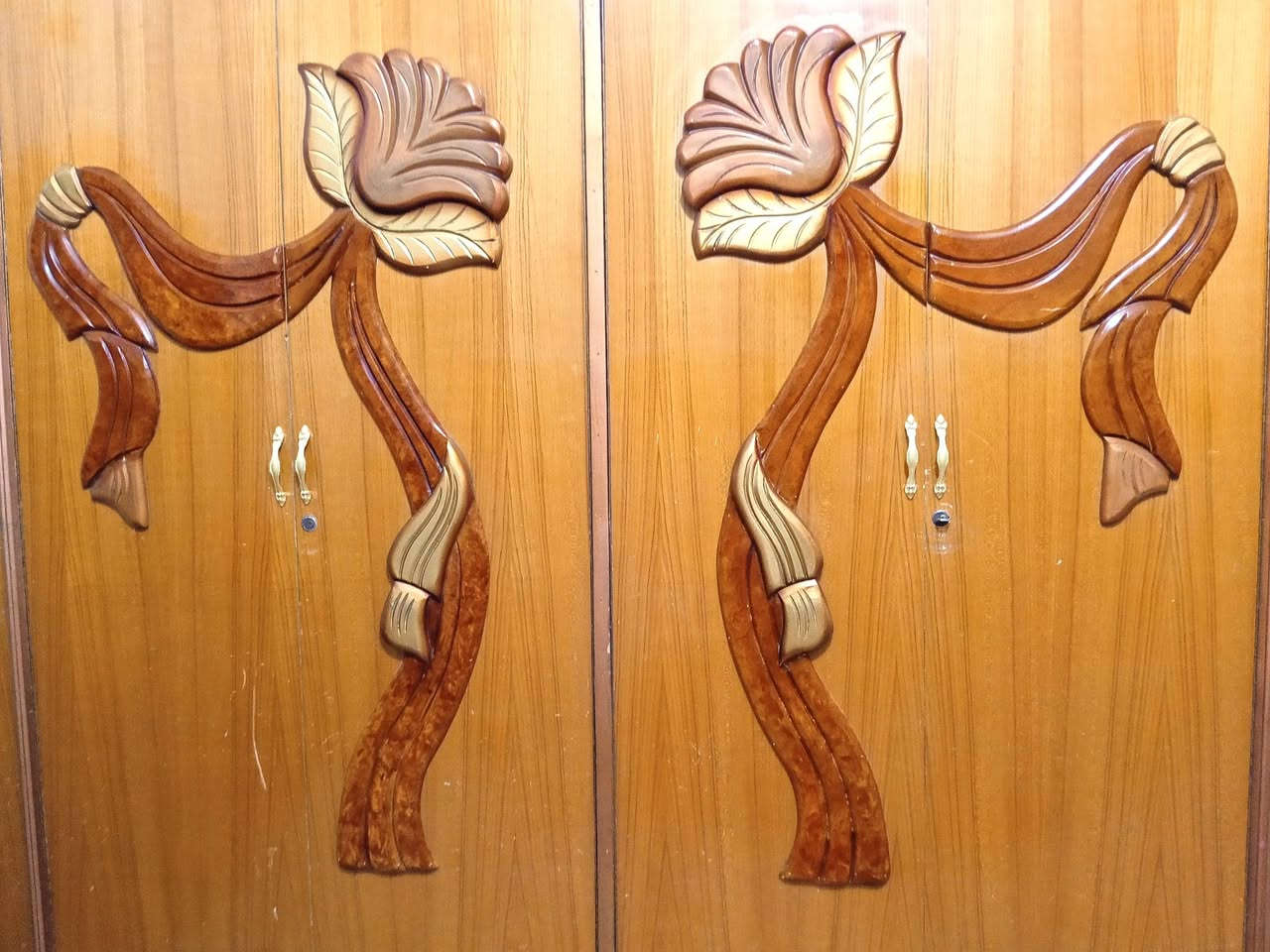 غرفه صاج درجه اولى 6بيبان شغل عراقي الله شاهد صارت عليه ب 3ملاين ونص ومستعجل على بيعهه عندي معامله السعر 500 العنوان: كربلاء الحر 
الرقم: ***********
