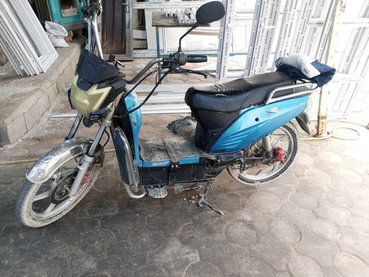 دراجه شحن البيع نوع الدراجه هارلي 
سعر 275وابي مجال العنوان فلوجه شارع اربعين.  الاتصال ***********او***********
