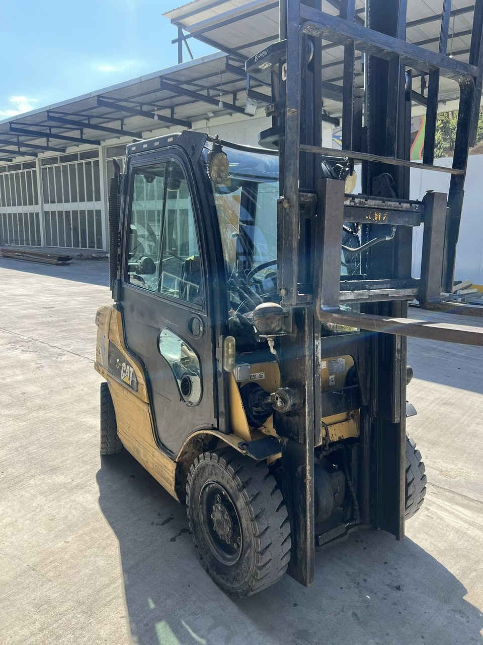 رافيعة كةت ٢.٥ واتة دووتةن و نيوو ٣ حةرةكة ٢ جوب رافيعةكة جايز و پاكة جام خانةية ببلاد گةريميشي تياية بؤ زانياري زياتر لة خزمةتام 
***********

رافيعة كتر حجم 25 يعني تنينوو نس ٣ حةرةكات ٢ جب تين رافيعة كلش حل و بيةباب بيلادي و بيةتبريد حار بس حار
