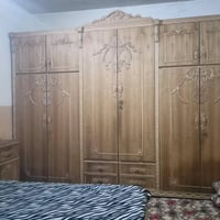 غرفة نوم • خشب صاج • نضيفه