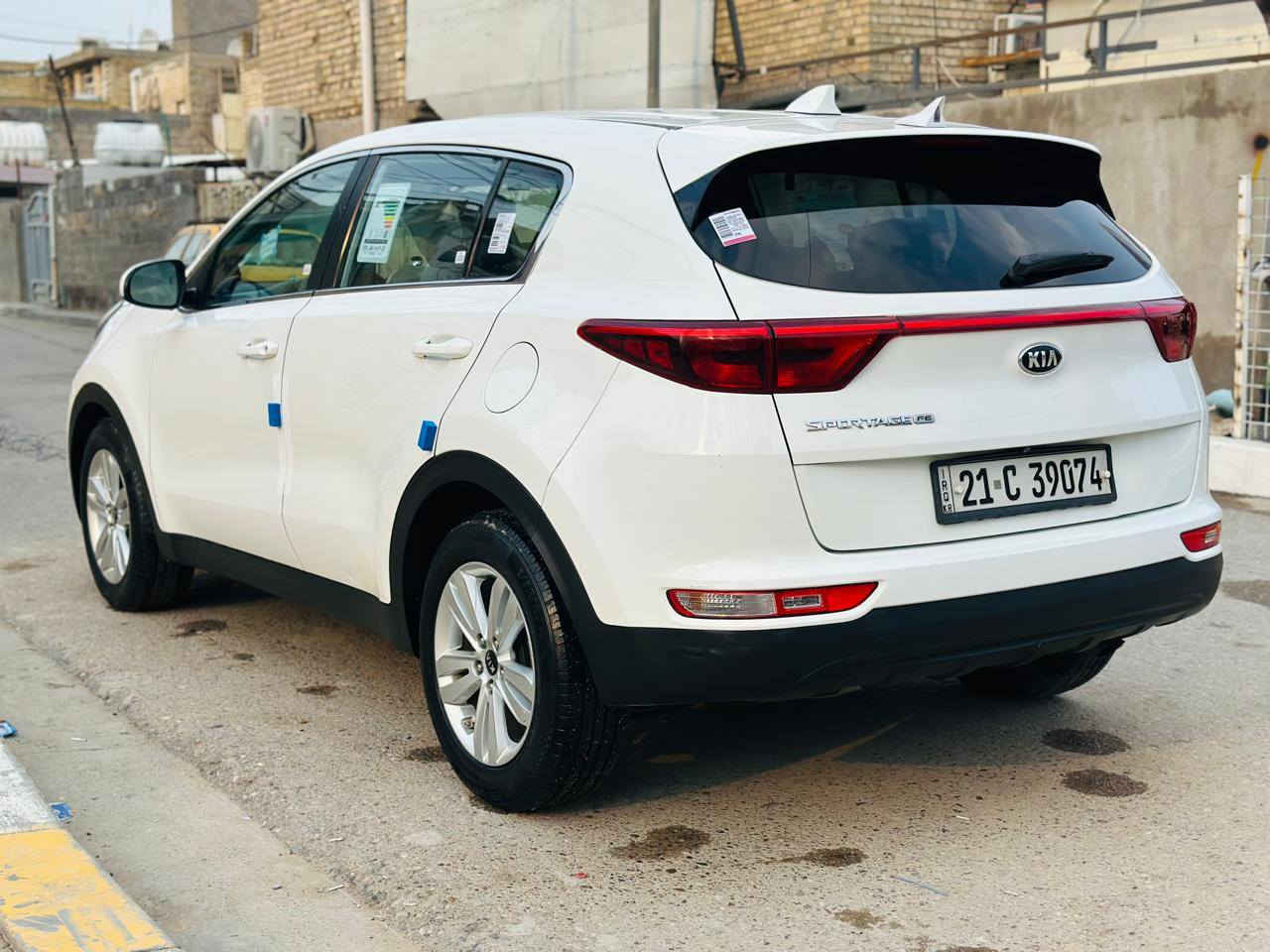 #بيع #مستعجل كيا سبورتج وارد امريكي موديل 2017 لون ابيض حادث السياره بنيد وربع من الجاملغ بدون دواخل شرط السونار شواصي ولغود مكفولات كير ومحرك 2400 رقم شمالي الدولي الجديد ب اسمي تريد تحويل وكاله ثاني يوم هزه وفحص جديده سنويه جديده  يعني سياره ما عوزها مصرف ربع دينار جاهزه تخم تايرات جديد صدر جديد سياره مال بيت ع ايدي وما بيها نقص جاهزه داخل لونين بيجي ورصاصي شاشه كبيره وكامره فول تحكم ستيرن  فورويل سبايدرات بلاديه جهتين كروز مثبت السرعه مانع الانزلاق قطعتين تبريد مركزي منفصل نضام صعود ونزول منحدرات مود درايف ثلاثه انضمه قياده سبورت وسمارت وايكو اقتصاد البانزين وبعد بيها مواصفات اكثر / مكان السيارة بغداد البلديات للاستفسار الاتصال على الرقم ***********#السعر144وبيهه مجال  بسيط
