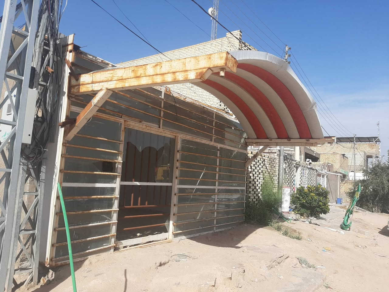 للبيع جام خانه ٦ عرض ٣ ارتفاع او اكثر 
وعماريه كيسبان 
بحي النداء 
للتواصل 
***********
