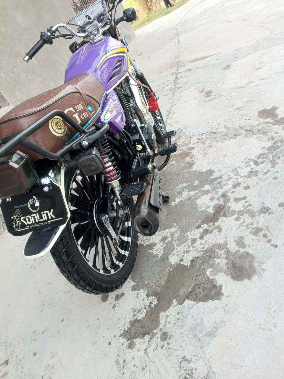 سيفان سونك الأصلي موديل 25 مكينه 200 كفاله عامه من محرك وكهربائيات كلشي شغال بيه شرط مكينه مامفيلسه عل شركه سعره/650/مكان حمزه الغربي رقم ***********
