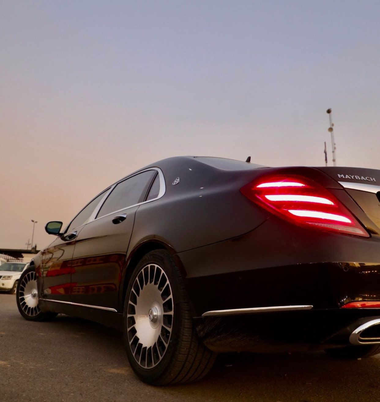 سلام عليكم حبايب 
للبيع او مراوس  حسب 
S 560 2019 
MAYBACH اصل 
مواصفات ميحتاج تجي اعلا مواصفات بل مرسيدس كلها اعلئ مواصفات و تفاصيل مايباخ 
سيارة وارد امريكا حادث جاملغ خلفي صبغ و قبق جنطة مبدل لون  بدون ايرباك داخل اسود 
أعيد واكرر مايباخ اصل و كل شي عل بلادي وضع شركة رقم بغداد مالك اول  تفاصيل اكثر 
*********** 
عنوان سيارة بغداد

