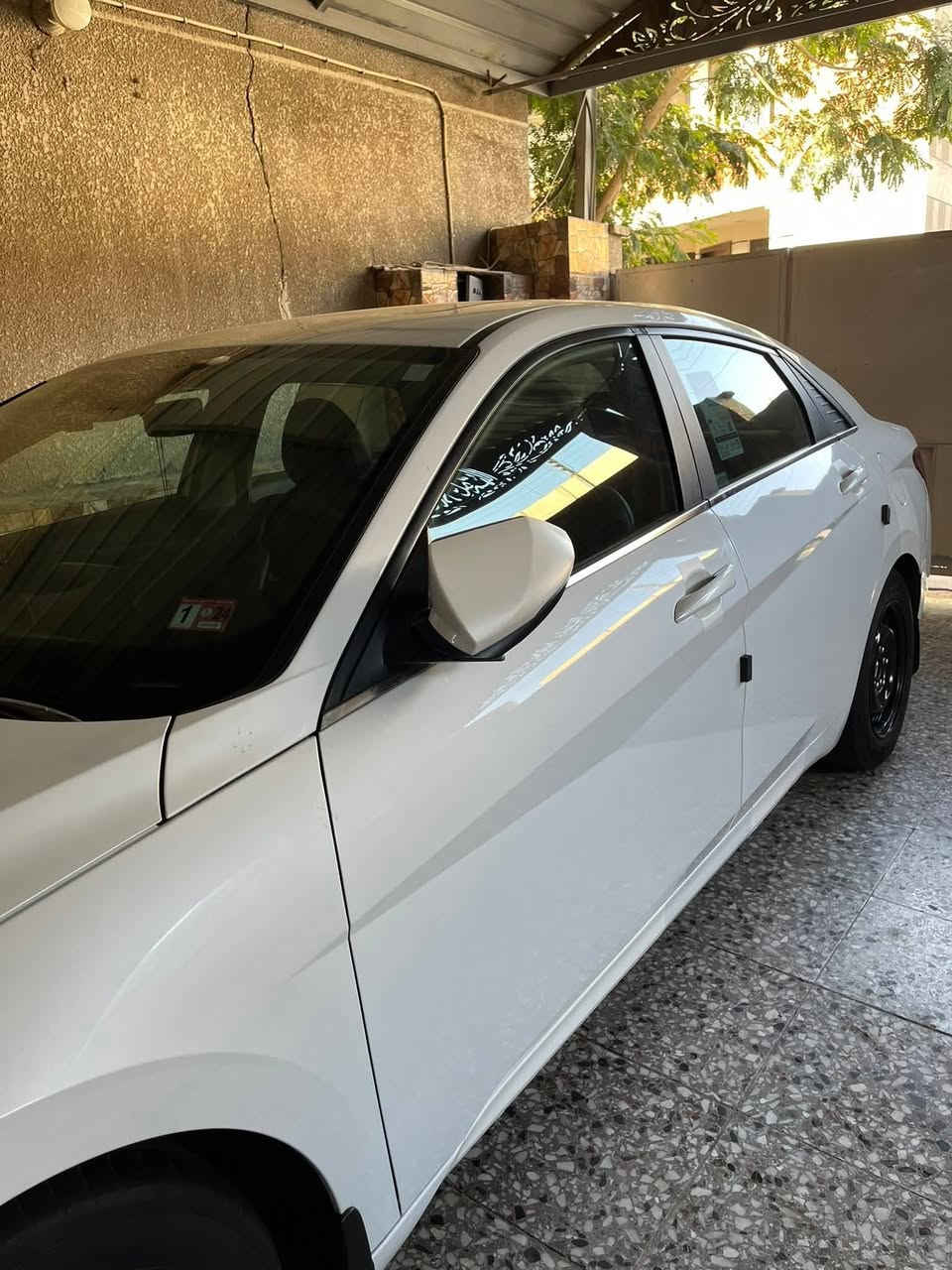 ‏سلام عليكم النترا موديل 22 فول مواصفات Limited سيارة فتحة حادث كمان مو موضح في الصورة مراوس  حسب القناعة سيارة جديدة ونظيفة استفسار الاتصال على الرقم التالي ***********
