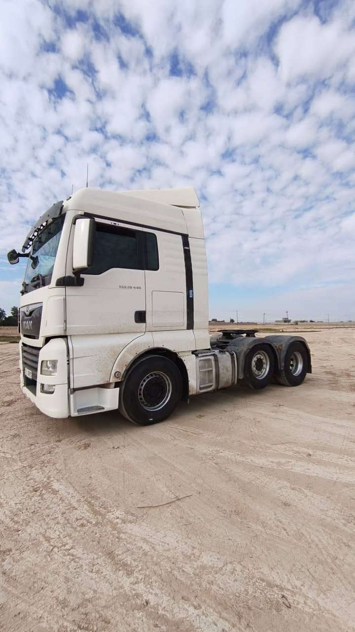 السلام عليكم للبيع مان راس تريلا سنكل موديل 2016 هاف اوتماتيك تخم تاير مرقم جديد مربوط 4دناكير دبل تاير 

للاستفسار ***********
