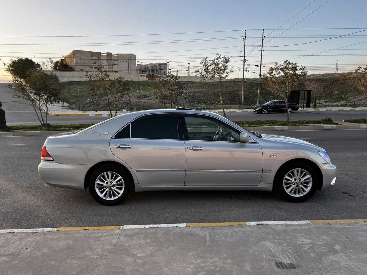 سلاوي خوا له هه موو لاييه 
شاهينه موس ١٨٢
گيروو مه كينه گه وره ٢٠٠٥ فوول فوول مواسه فات سه لاجه ييه په ر ده حاسه كاميره را دار كوشن جلدوو جوار كوشن كا ره باو هيته ر مه ركه زي و سلايت دوو پارجه بوياخ ئه وروپا  بي ده عموو لي درا و 
مشته ري ته له فون بكات جوابي نا مه نا ده مه وه 
***********
