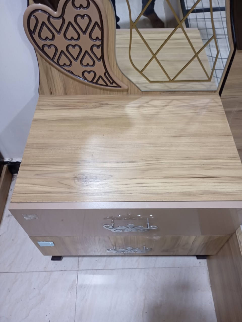 غرف نوم تركي ضخمه كنتور مع محلق. 9قطع 
شد ونقل مجاني للطلب على الخاص والرقم ***********
