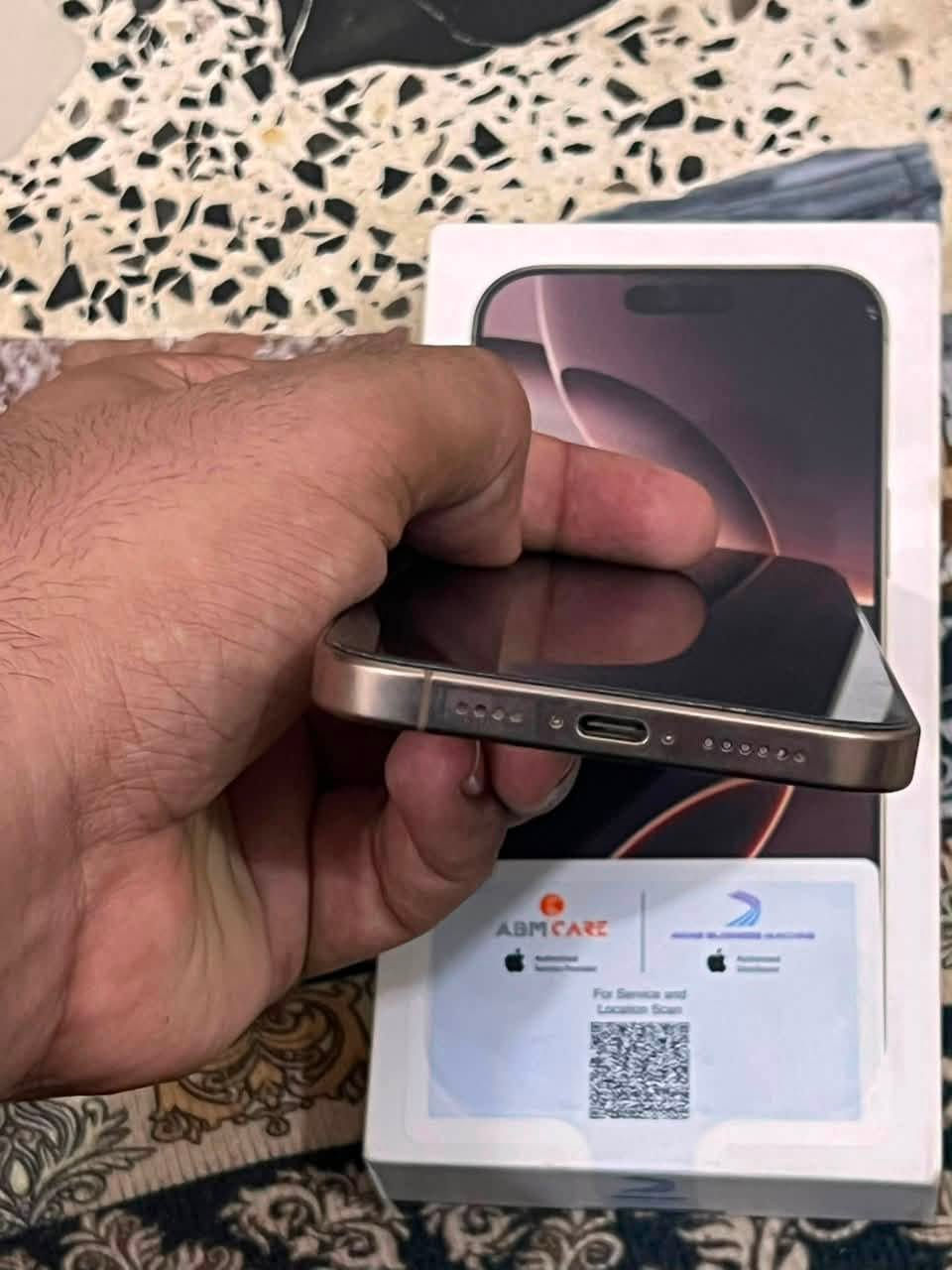 سلام عليكم عندي ١٦برو ماكس ذاكره ٢٥٦ بطاريه ٩١ جهاز نضيف ممبدل بي شي زلغ مابي كارتونه ويا وين ما يعجبك افحص  سعره ١٣٧٥ وبي مجال حك جيه ***********واتساب
