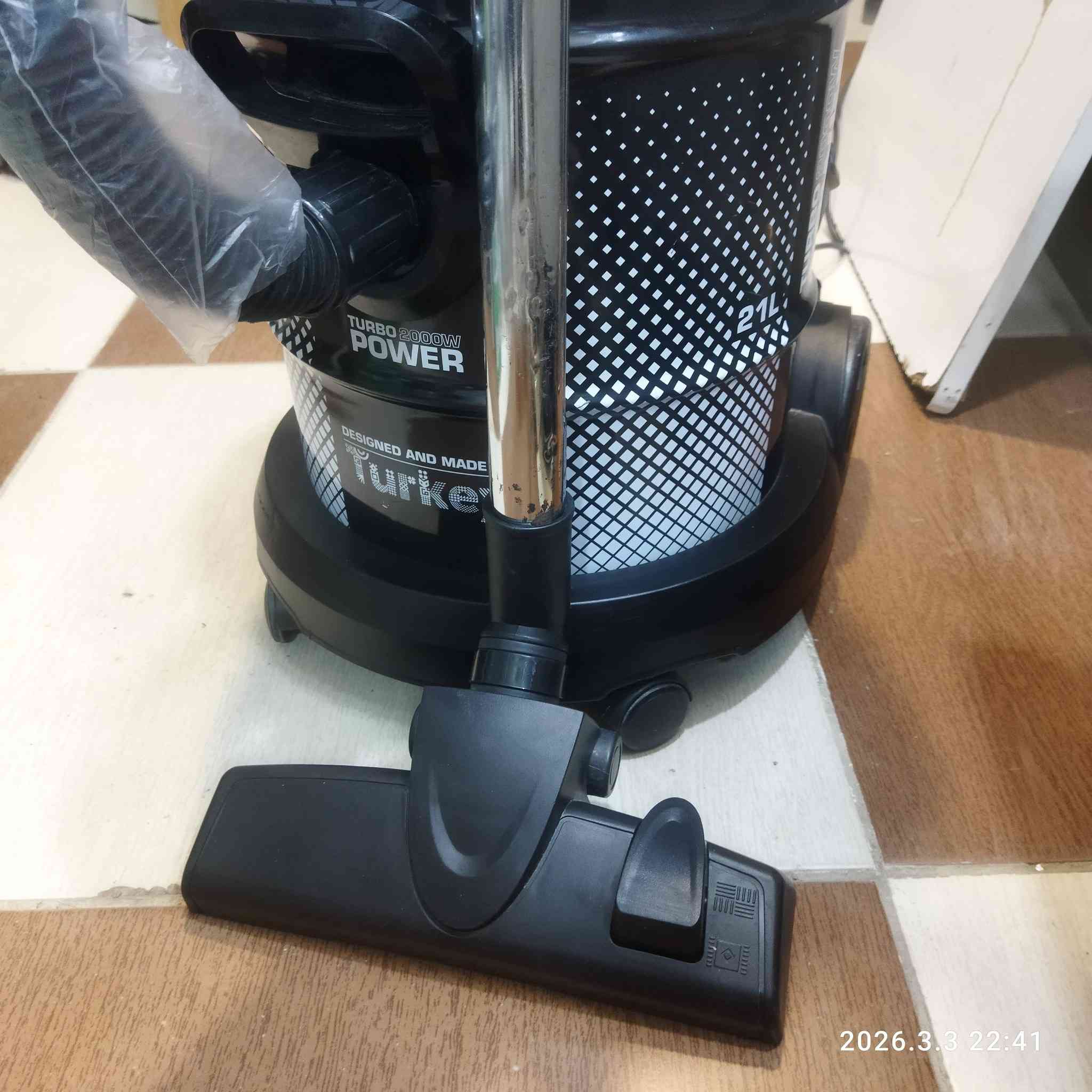 مكنسه كهربائيه ماركه FAKir تركيا الصنع نضافه كما موضح بالصورة حجم 21لتر ماطور كبير 2000W بشرط الشغل والسحب السعر 50 مع التوصيل داخل اربيل فقط حسب المناطق


**إذا كنت صاحب هذا الإعلان وتريد حذفه لأي سبب، رجاءا أرسل رسالة إلى الدعم الفني**