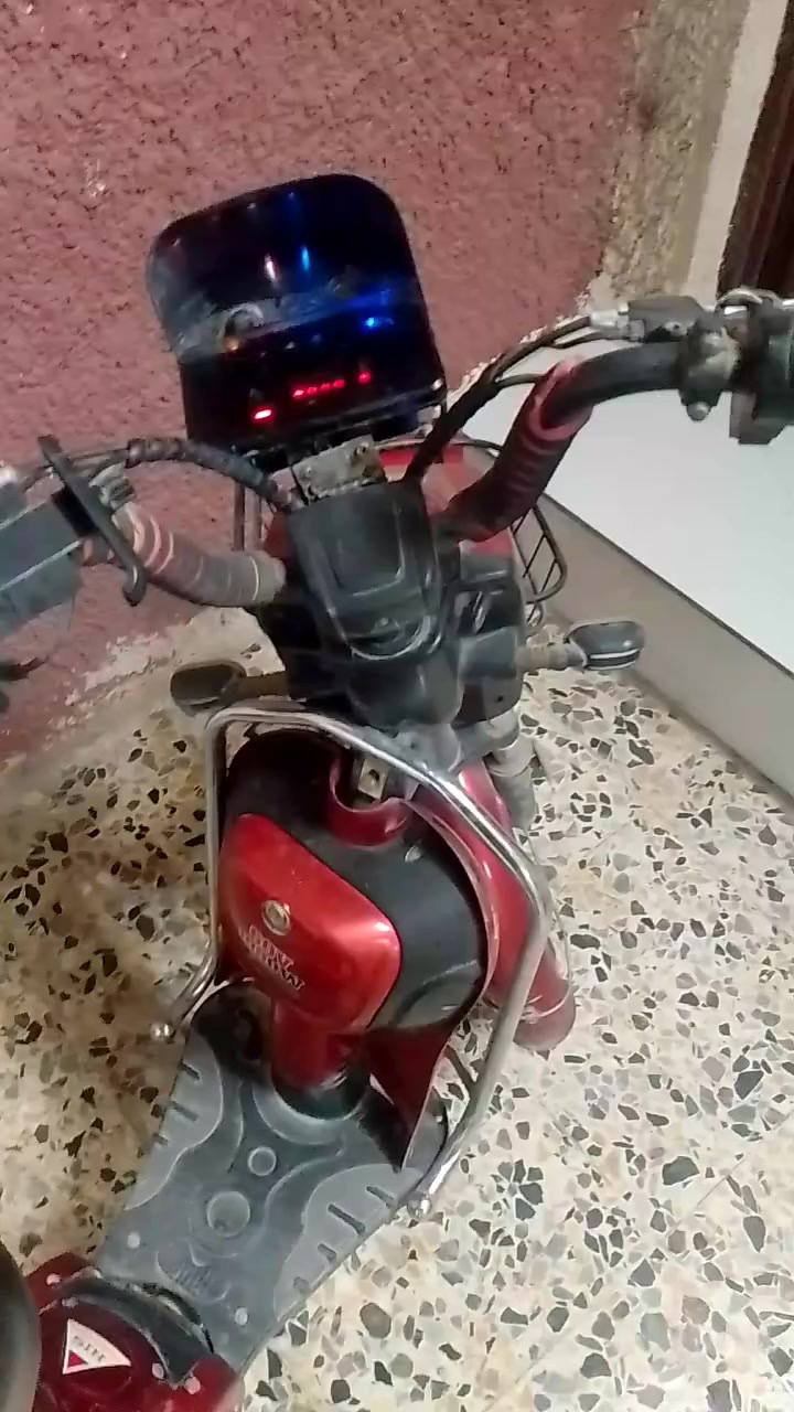 دراجه شحن HISالبيع سرعه 99سعر 300بيهه مجال بسيط في المحموديه قرب للمدرسه الياقوت رقم الهاتف ***********او***********
