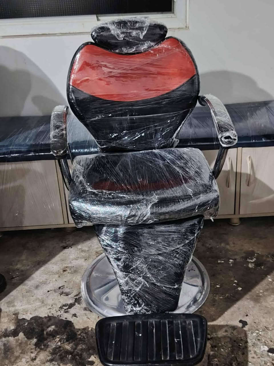 كراسي حلاقه للبيع مكان موصل اتصل على الرقم ***********+***********
