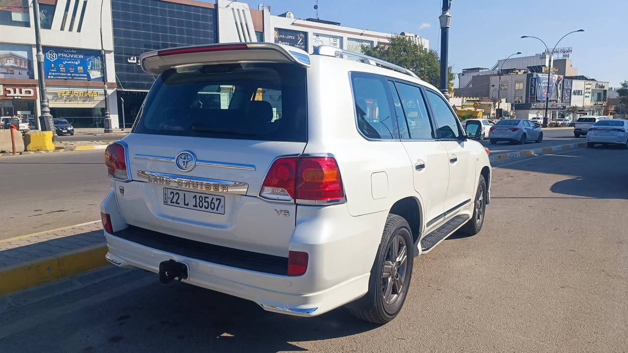 للبيع لاندكروزر  جكساره موديل 2011 ستينيه مواصفات GX  مكينه 6V  ممفتوح ماشيه 210 ألف بسمي السياره بدون فتحه مواصفات قطري بصمه. ثلاجه . مرايا شفط دواخل رصاصي محدث الدعاميات فقط مكفوله السياره بدون حادث وصبغ وتبديل فقط مكانين تعديل بارد بين الباب والجاملغ أمامي والباقي مكفوله السعر 285 بيها مجال *********** مكاني كركوك
