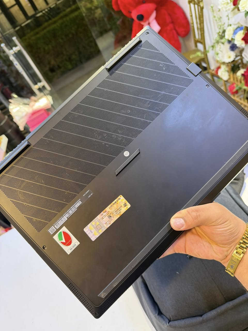 🔥 للبيع – لابتوب شبه جديد وقوي جداً
لابتوب MSI Stealth A16 AI  
🔹 استعمال قليل جداً، نظيف كلش، شبه جديد  

المواصفات:
🎮 كرت شاشة: RTX 4060 (لعب ومونتاج بجودة عالية)  
⚡ RAM: 32GB (أداء فائق وسريع)  
💾 تخزين: 1TB SSD (سرعة تحميل وتشغيل رهيبة)  
🖥 شاشة 16 إنج عالية الدقة  

AMD Ryzen AI 9 HX 370المعالج 

المميزات:
✔ نسخة AI الحديثة لتحسين الأداء والبطارية  
✔ مناسب للألعاب الثقيلة، المونتاج، التصميم والبرامج الهندسية  
✔ تبريد ممتاز وأداء مستقر  
✔ جهاز نظيف جداً وحالته ممتازة  

💰 السعر: 1,900,000 دينار عراقي (قابل للنقاش البسيط)  
📍 الموقع: بغداد ( لا يوجد توصيل )  
📩 للتواصل: خاص أو اتصال  
***********
