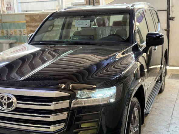 اللهم صل ع محمد وال محمد 
بيع فقط نقدا اعتذر عن مراوس 
لاندكروز ٢٠٢٥ زيرو بعدها الحمد لله 
كفاله عامه من كل شي ( حالوب صبغ بارد اي شي) 
محرك ٤٠٠٠ سته سلندر جي اكس ار Gxr
شركه ساز اصليه مع ضمان مالتها وياها 
رقم بغداد دولي بسمي شخصيا رقمها حلو مرتب
مكاني بغداد 
مغلفه Ppfتغليف كامل اول ما اخذتها من شركه غلفتها حفاظا عليها من اي شي سعر التغليف ٢٥ ورقه الاصلي وبي ضمان 
اخوان شراي يتصل ويدلل 
***********
