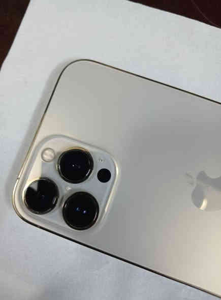 للبيع ايفون 13 ماكس ذهبي لون
ذاكره 256 كيكه .. السعر 600 الف وبي مجال.. 
مكاني بغداد اتصل عادي او واتساب ***********..
