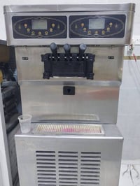 نضيفه وشغال بيه نقص بس كير بوكس بيه واحد عاطل للبيع 07830887668