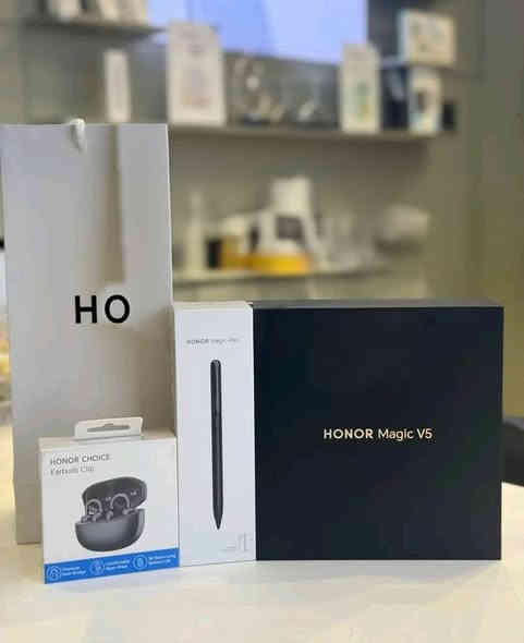 الرائع هونور V5 اللون المميز الفجر الذهبي 
انحف جهاز قابل للطي 
جديد بمعنى الكلمة 
512 مع 16 رام 
مع السماعات والقلم والكفر الاصلي
السعر مليون و600 الف 
بغداد الحارثية
***********
