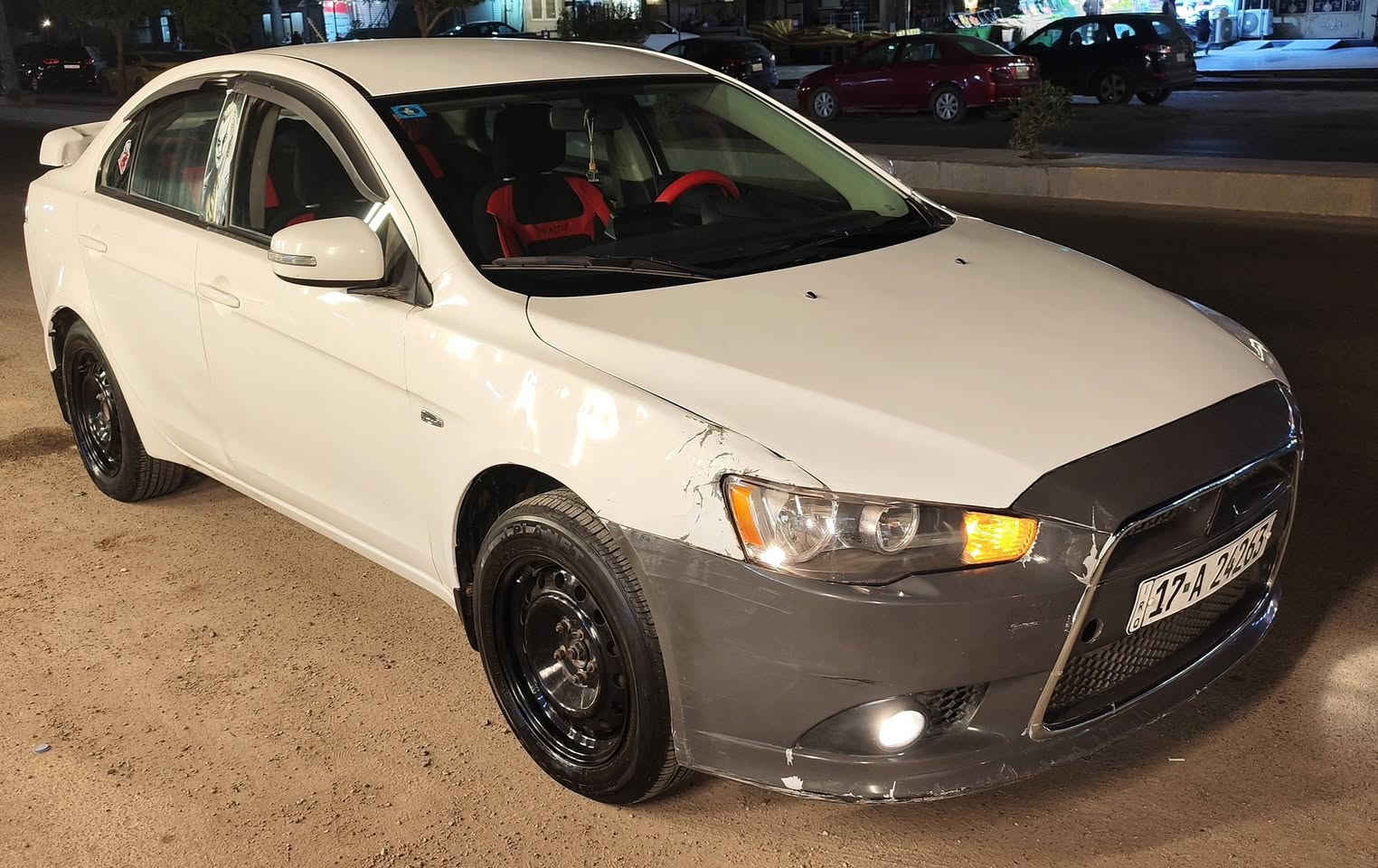 لانسر قرش للبيع موديل 16 مكينة 1600 خليجي 
السيارة بيها حادث سابقاً ورافق صورة بالمنشور 
تقريباً الحادث واصل للقمارة وبيها تعديل بسيط 
وعادي تكدر تاخذها سونار 
وكذلك بيها واشر قبر ولفات يعبر دهن فا ابيع مكينة كايمة للاحتياط 
السيارة شوفت عينكم نظيفة والنقوصات ذكرتهم 
 عارضها ب 75  ورقة 
مكان السيارة الشعلة 
***********
