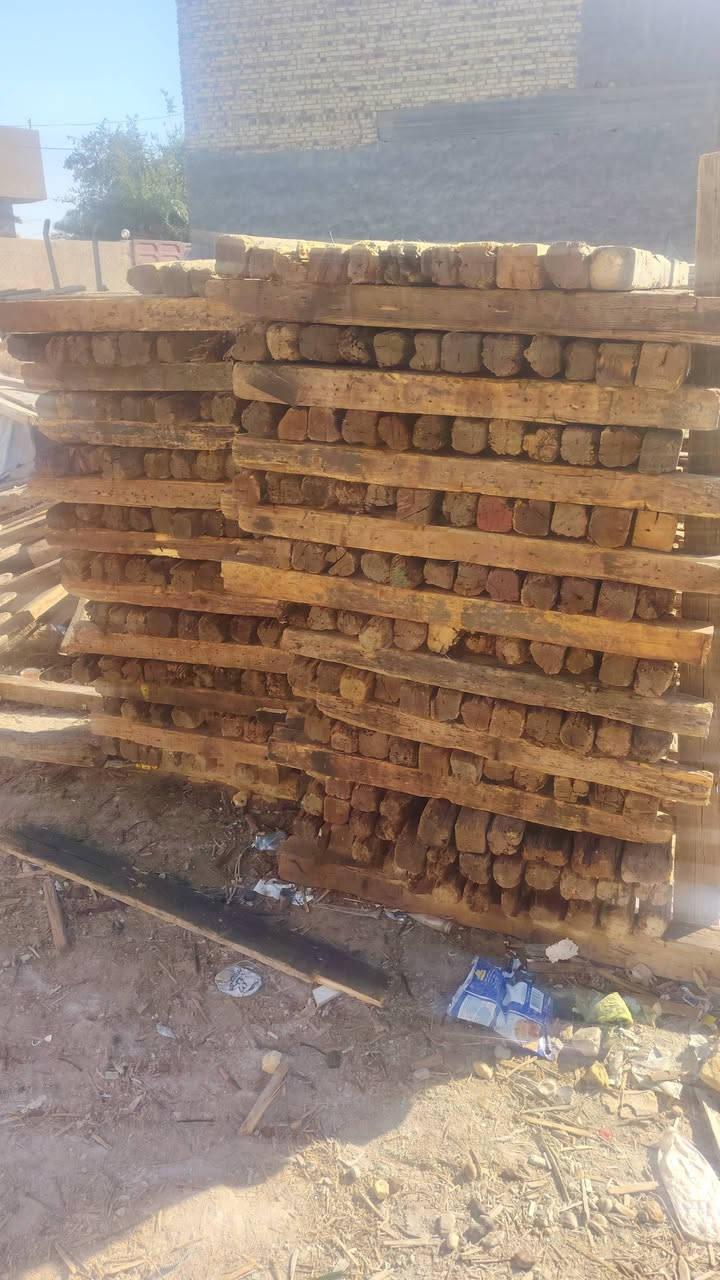 قالب خشب نظيف للبيع يدك 300 متر.
15 مكعب. سعر مناسب 
العنوان الحله ***********
