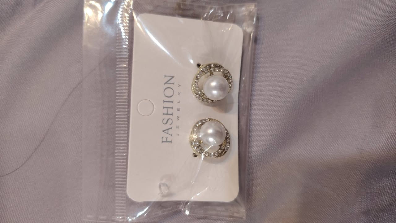 اكسسوارات وتراجي  نسائيه واكو كم قطعه رجاليه بيهن الكلايد


**إذا كنت صاحب هذا الإعلان وتريد حذفه لأي سبب، رجاءا أرسل رسالة إلى الدعم الفني**