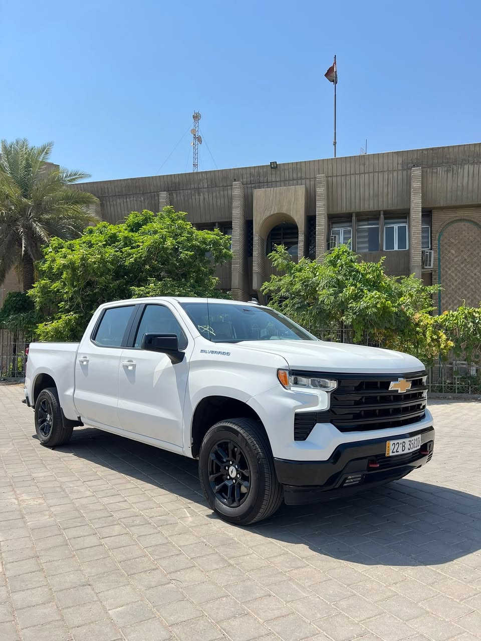 السلام عليكم 
شوفر سلفرادو 2025  5300 V8 RST
موصفات شاشه و بصمه وتشغيل عن بعد و كشن كهرباء و تدفى كشنات و رادار امامي و جانبي و مثبت سرعه. 
حادثها موضح بالصور مبدل بنيد و جاملغ وبدنه 
ماشيه 17000mi رقم اربيل  السعر (315$) 
مكان سياره بغداد شارع فلسطين 
***********

