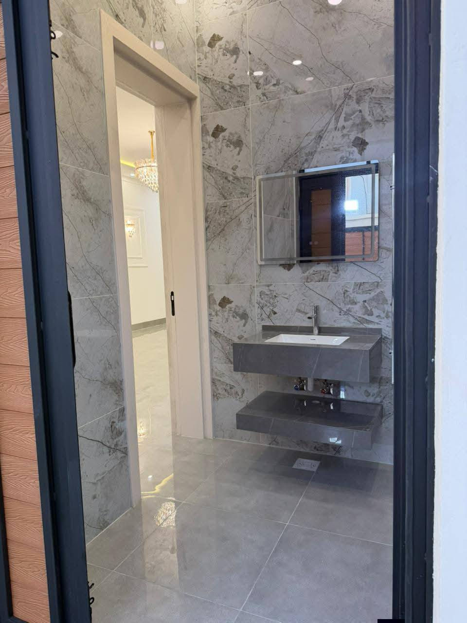 بيت للبيع الرمادي شارع 40 قرب اثاث القند 📍 صفر غير مسكون
المساحة 250 متر 
طابو زراعي تحويل مباشر 
***********
او مراجعة عقارات الخيام شارع 40 قرب باب الخشب
