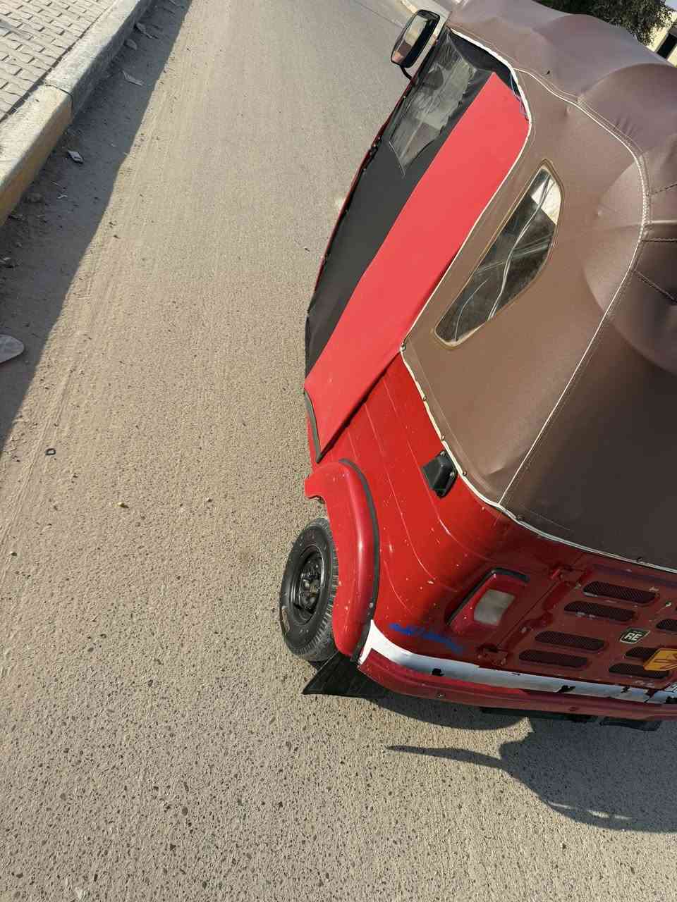 سلام وعليكم شباب تكتك للبيع مديل 18مرقمه باسمي  مشروع وطني تحويل ثاني يوم تكتك كامله كل نقص مابيه ع الفحص مكانه بغداد ابو غريب سعر تفضل خاص وتدلل او ع رقم *********** بي واتساب تفضل وتدلل
