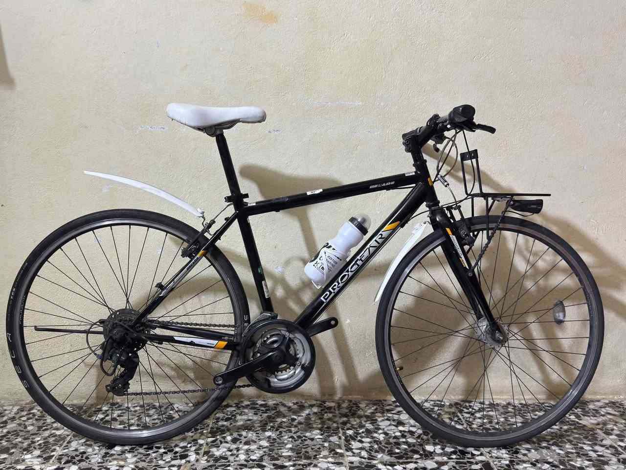 السلام عليكم بايسكل c700 للبيع او مراوس السعر 140وبي مجال مكاني بغداد الزعفرانيه رقمي ***********

✨ المواصفات:
⚡ الحجم: 28 إنج
⚡ باله كسر حاوية  
⚡ جاهز ونظيف %100
⚡ كير (7×3) سحب دفع شيمانو أصليات
⚡ الويل الأمامي حساس + لايت شغّال
⚡ إطار قوي وخفيف من الألمنيوم
